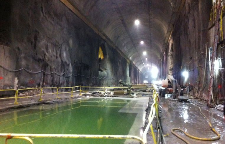The platform. The escalators will be planted where the green pools are now.