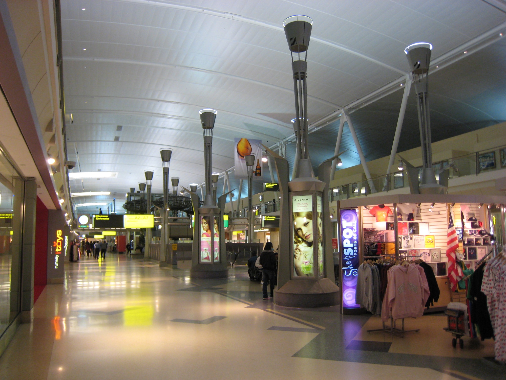 Jfks Terminal 4 Welcomes Slew Of New Shops Commercial Observer