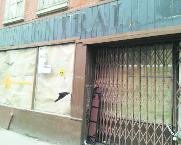 Shuttered location of Pet Central at 237 Bleecker Street (credit: Lauren Elkies Schram)