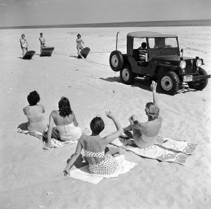 A beach near Southampton circa 1955. (Evans/Three Lions/Getty Images)