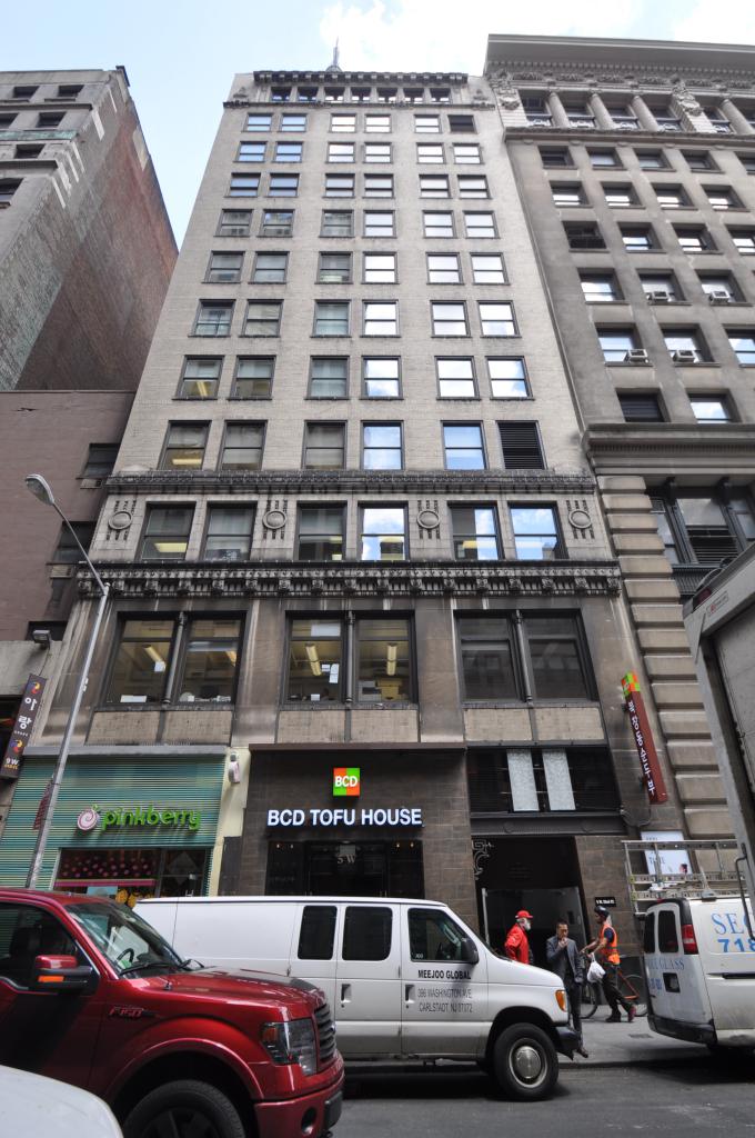 Fashion Accessory Companies Expand Space at 10 West 33rd Street