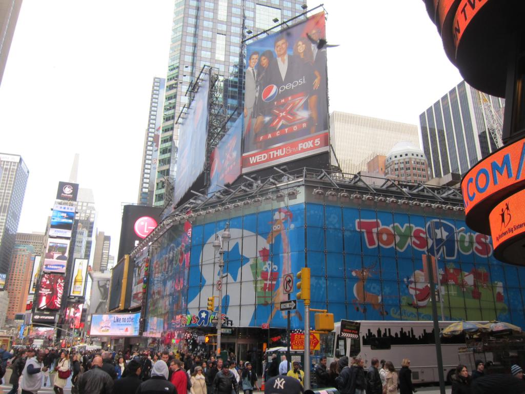 toys r us broadway hours