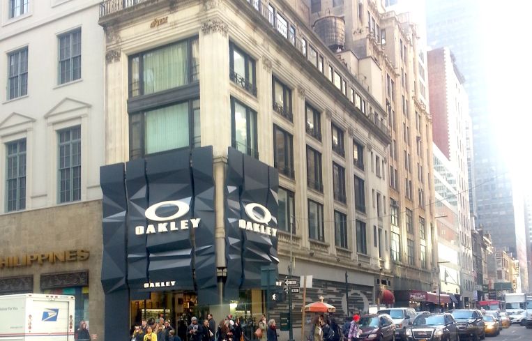 560 Fifth Avenue.