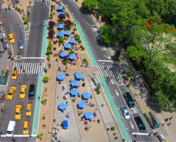 Flatiron District public plaza (Photo: Flatiron/23rd Street Partnership Business Improvement District website).