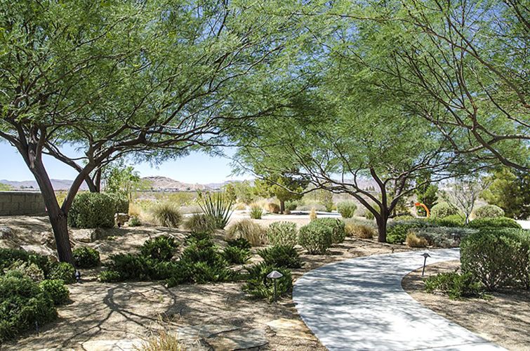 Exterior walkpath (Photo: Luxe Estates & Lifestyles).