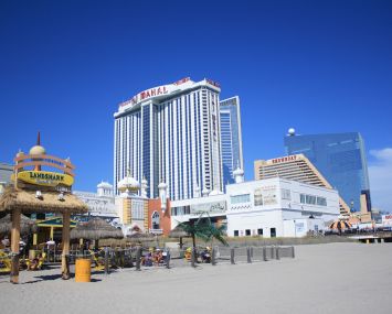 BOARDWALK BOARD UP: Atlantic City’s famous boardwalk houses most of the city’s entertainment destinations, but four casinos have closed since 2014, including the iconic Showboat Casino Hotel (Photo: Danielle Balbi/Commercial Observer).