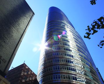 The Lipstick Building at 885 Third Avenue (Image courtesy: East Midtown/Flickr).