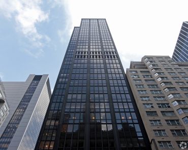 1370 Avenue of the Americas (Photo: CoStar Group).