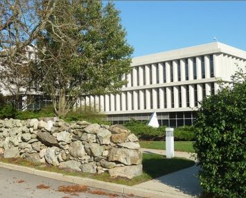 MetLife Office at 700 Quaker Lane in Warwick, R.I..