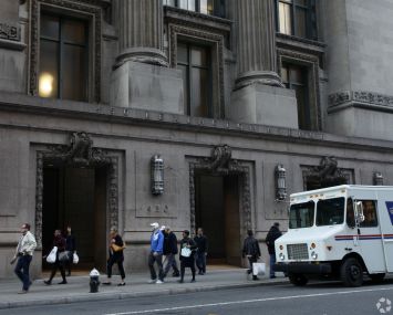 450 Lexington Avenue post office (Photo: CoStar Group).