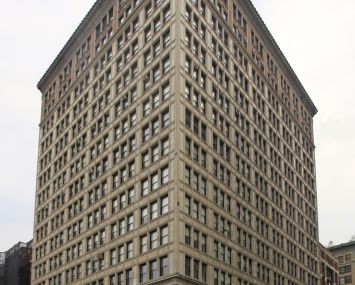 200 Park Avenue South (Photo: CoStar Group).