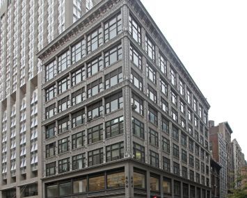 404 Fifth Avenue (Photo: CoStar Group).