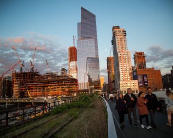 The city's decision to set the price of air rights in West Chelsea may affect development along the High Line.