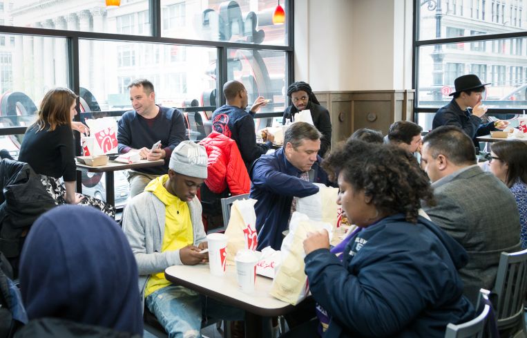 Guests chowing down at the Chick-fil-A at 1000 Avenue of the Americas (Photo: Kaitlyn Flannagan/Commercial Observer).