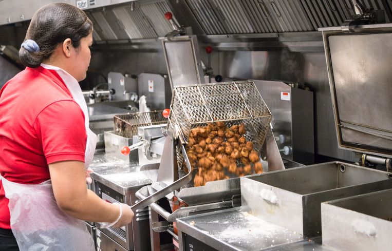 Employee working in the kitchen at Chick-fil-A at 1000 Avenue of the Americas (Photo: Kaitlyn Flannagan/Commercial Observer).