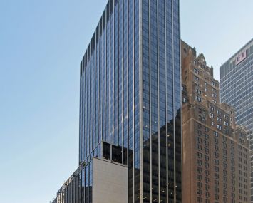 1350 Avenue of the Americas (Photo: CoStar Group).