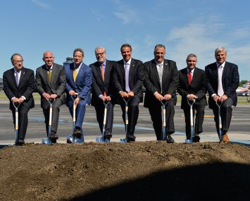 Cuomo, center, breaking ground on the new Terminal B with Port Authority and construction officials (Photo: Port Authority of NY & NJ/Flickr).