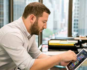 Sage Realty Corporation CEO, Jonathan Iger, using VTS' iPad application.
