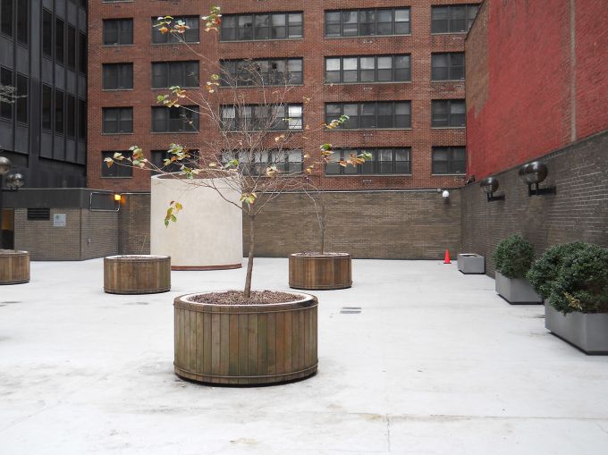 A shot of the former appearance of the public plaza at 600 Third Avenue. Photo: Alan Schindler.