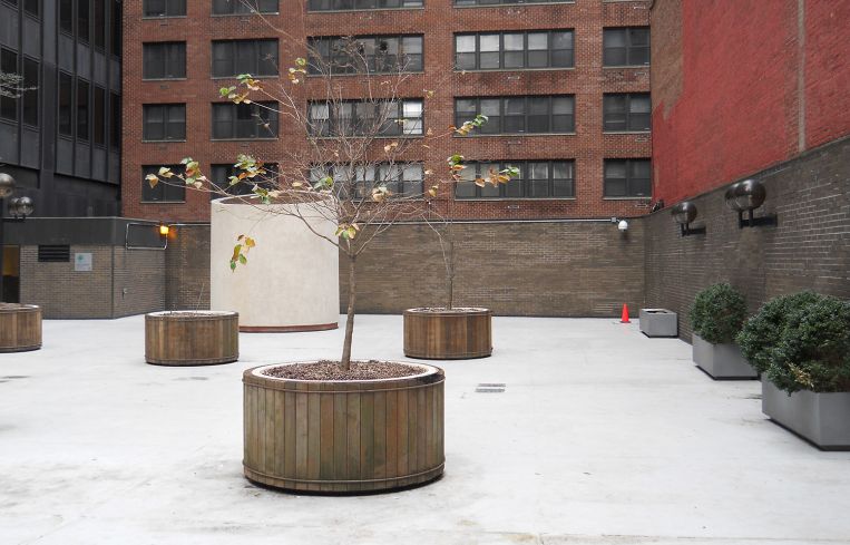 A shot of the former appearance of the public plaza at 600 Third Avenue. Photo: Alan Schindler.