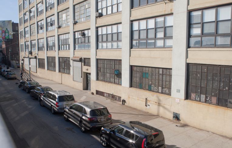 To compare, the old façade of the building was washed out and crumbling apart. Photo: Savanna.