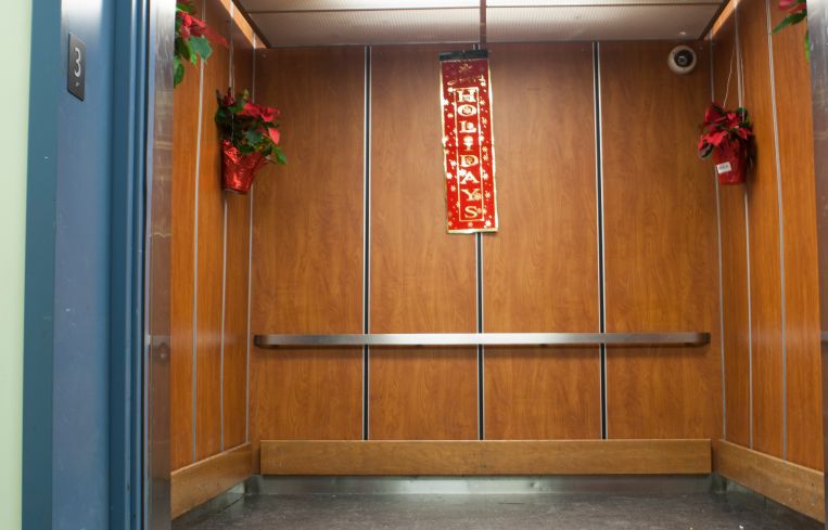 A photo of the old elevator design in the building. Photo: Savanna.