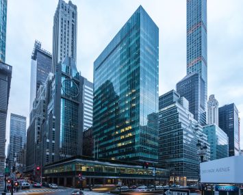 Lever House at 390 Park Avenue. Photo: Sasha Maslov/for Commercial Observer.