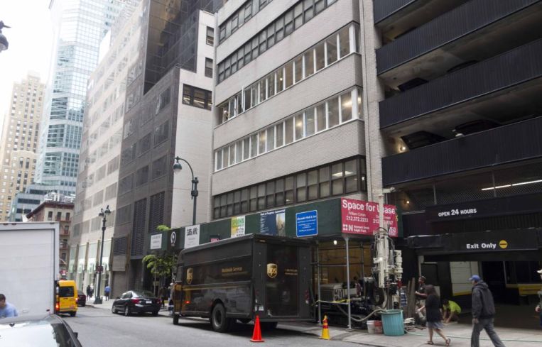 211 East 43rd Street. photo: PropertyShark