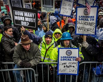 Union workers prostesting. Photo: Michael Nigro/Pacific Press/LightRocket via Getty Images