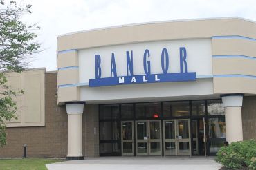 Entrance to Bangor Mall. Photo: Billy Hathorn, Wikimedia Commons