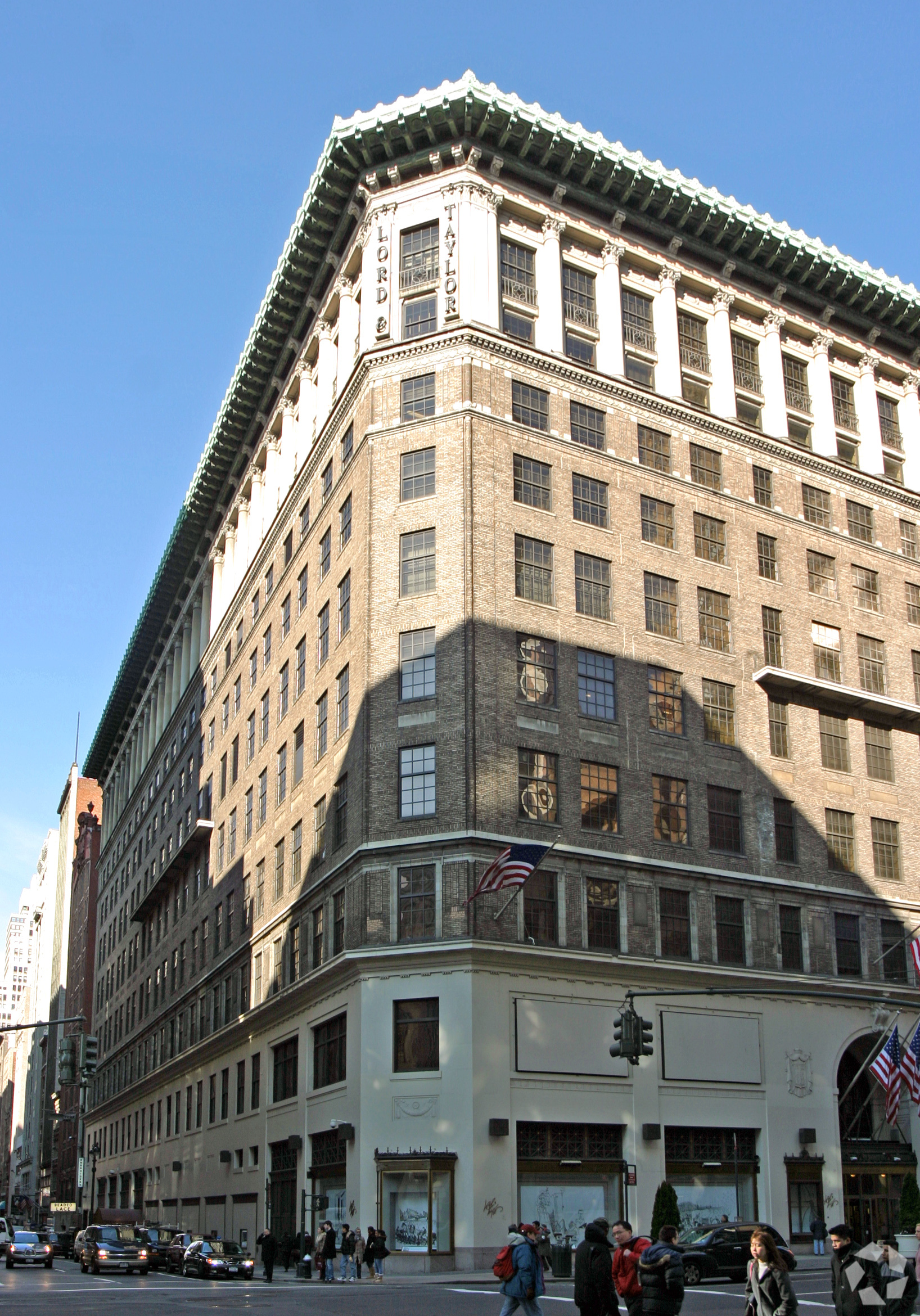 Saks Off Fifth closing only store in the Bronx
