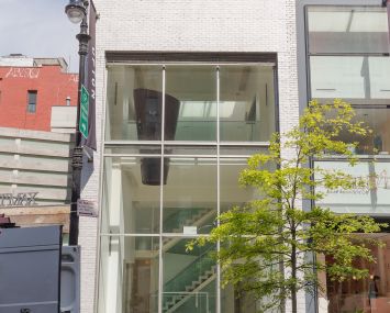 452 West Broadway in June 2017, after Glow Recipe left and before Mizzen+Main opened.
