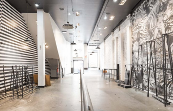 Inside 446 Broadway, before Jacques Penné moves in.
