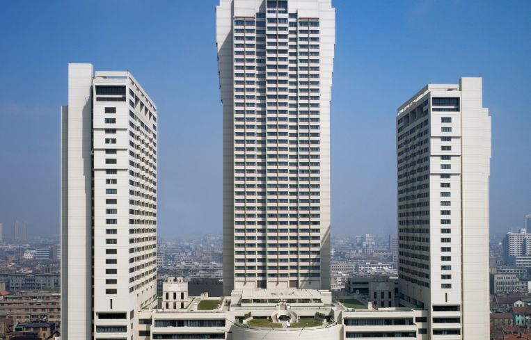Shanghai Centre.