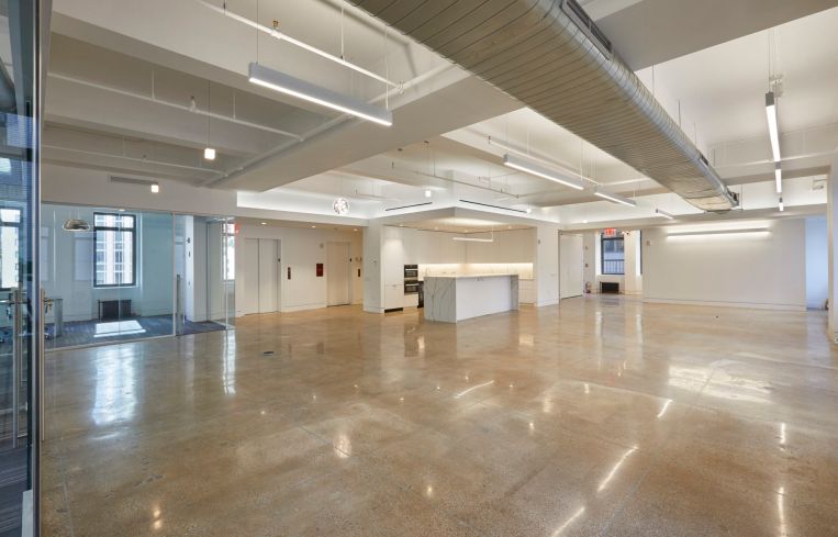 The floors are column-free, providing ample room for open plan offices.