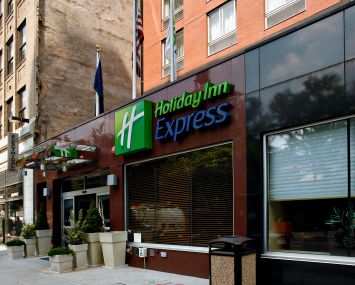 A Hell's Kitchen Holiday Inn refinanced in the transaction.