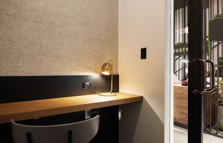 There are small rooms for making private phone calls or a two-person meeting.