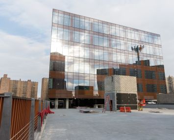 The glass panels have a brown tint thanks to an orange frit pattern in the curtain wall. It helps the facade of 626 Sheepshead Bay Road to look like other properties in the surrounding neighborhood.