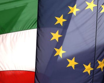 Italian and European Union banners.
