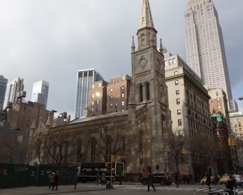 The intersection of Fifth Avenue and West 29th Street.