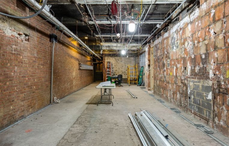 The main entrance of 10 Grand Central will feature wood walls and a brass reception desk.
