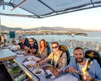 Dinner in the Sky.