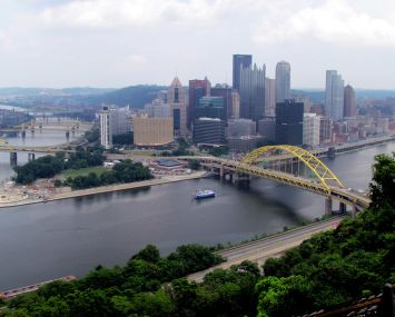 A shot of Downtown Pittsburgh, with the Parkway North submarket to the east.