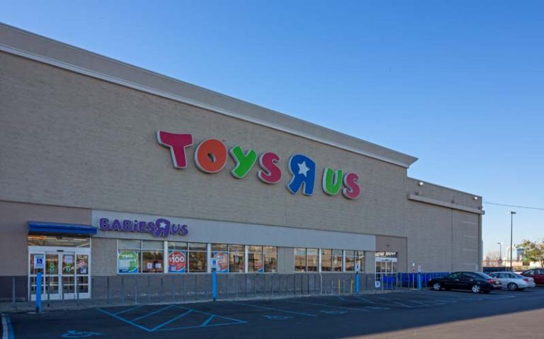 New Burlington Store Opens in Former Toys R Us Space in Long Island City -  LIC Post