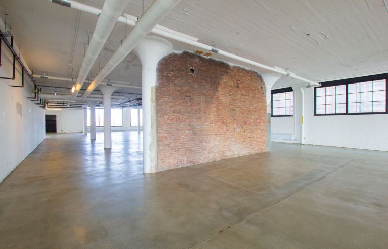 Another raw white boxed floor.
