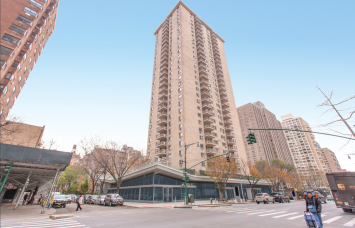 The new retail addition to 70 West 93rd Street.