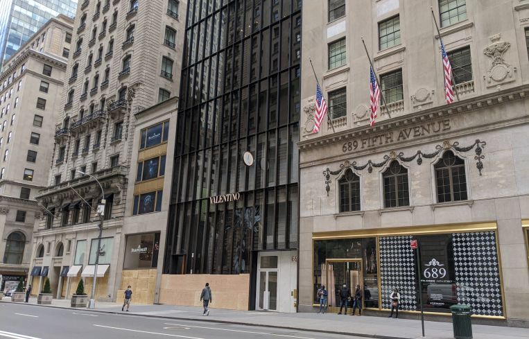 Valentino fifth avenue boarded up