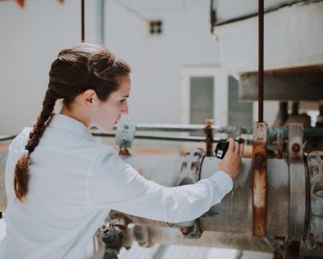 Carbon Lighthouse deploys sensors to capture massive new site-specific data, collaborating with facility teams to uncover hidden inefficiencies and dial in the optimal mix of energy solutions with zero disruption to tenants and guests.