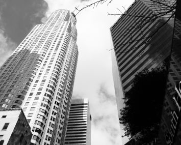 OUE Limited acquired the U.S. Bank Tower at 633 West Fifth Street for $367.5 million in June 2013.