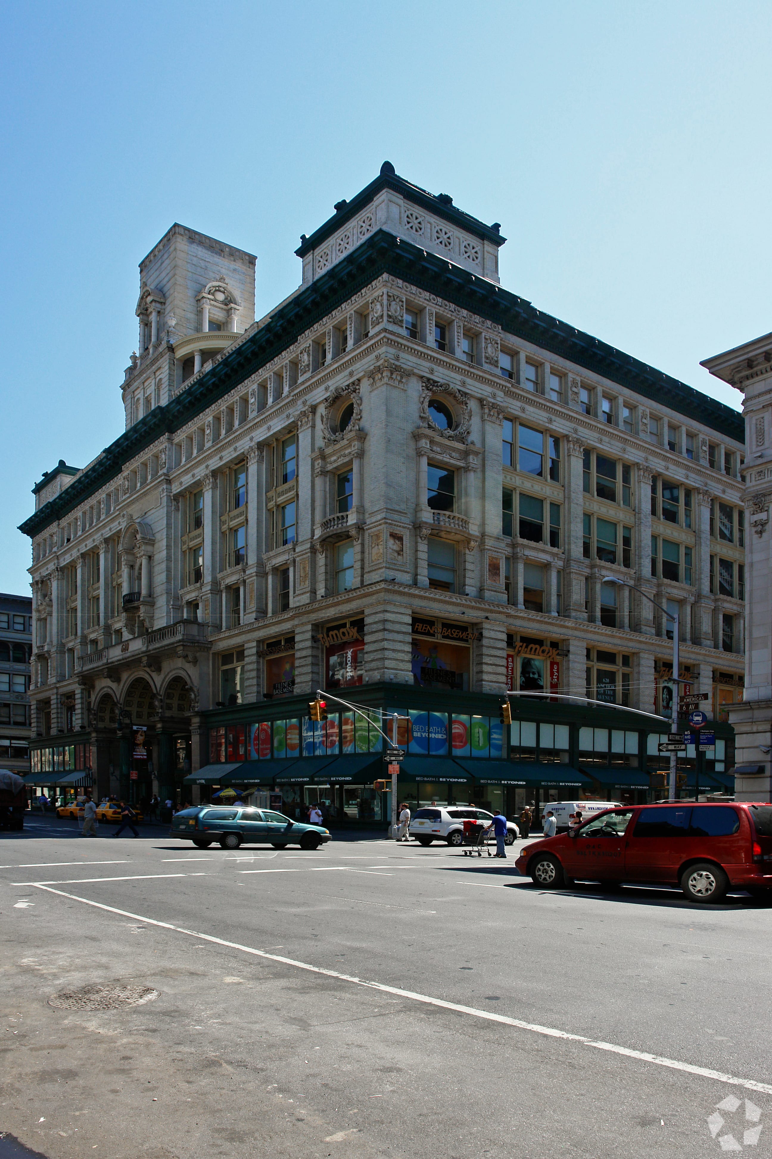 Photos: Bed Bath & Beyond Opens Renovated 92,000-Square-Foot NYC Store